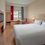 Ibis Saigon South