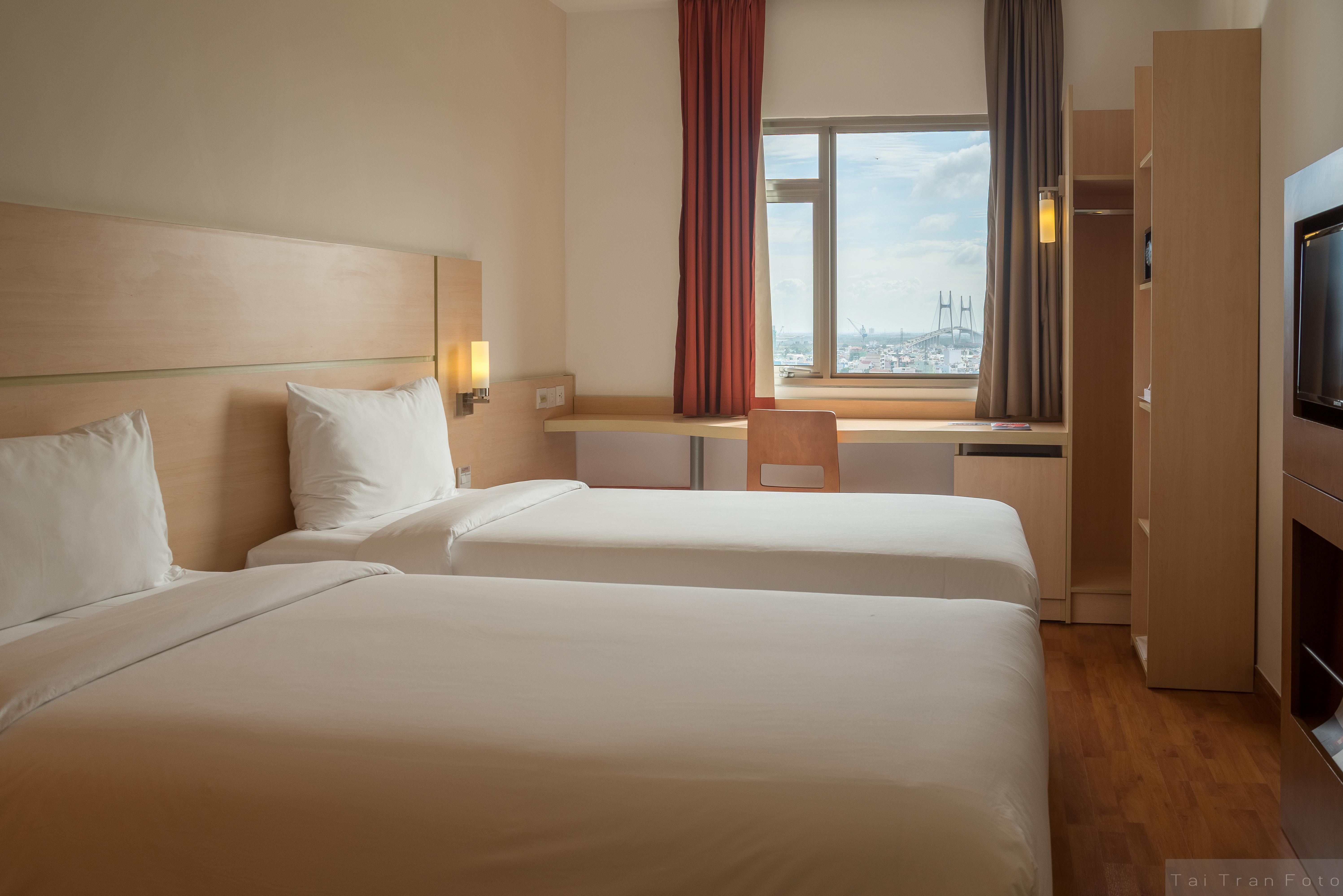 Ibis Saigon South Khách sạn 3*