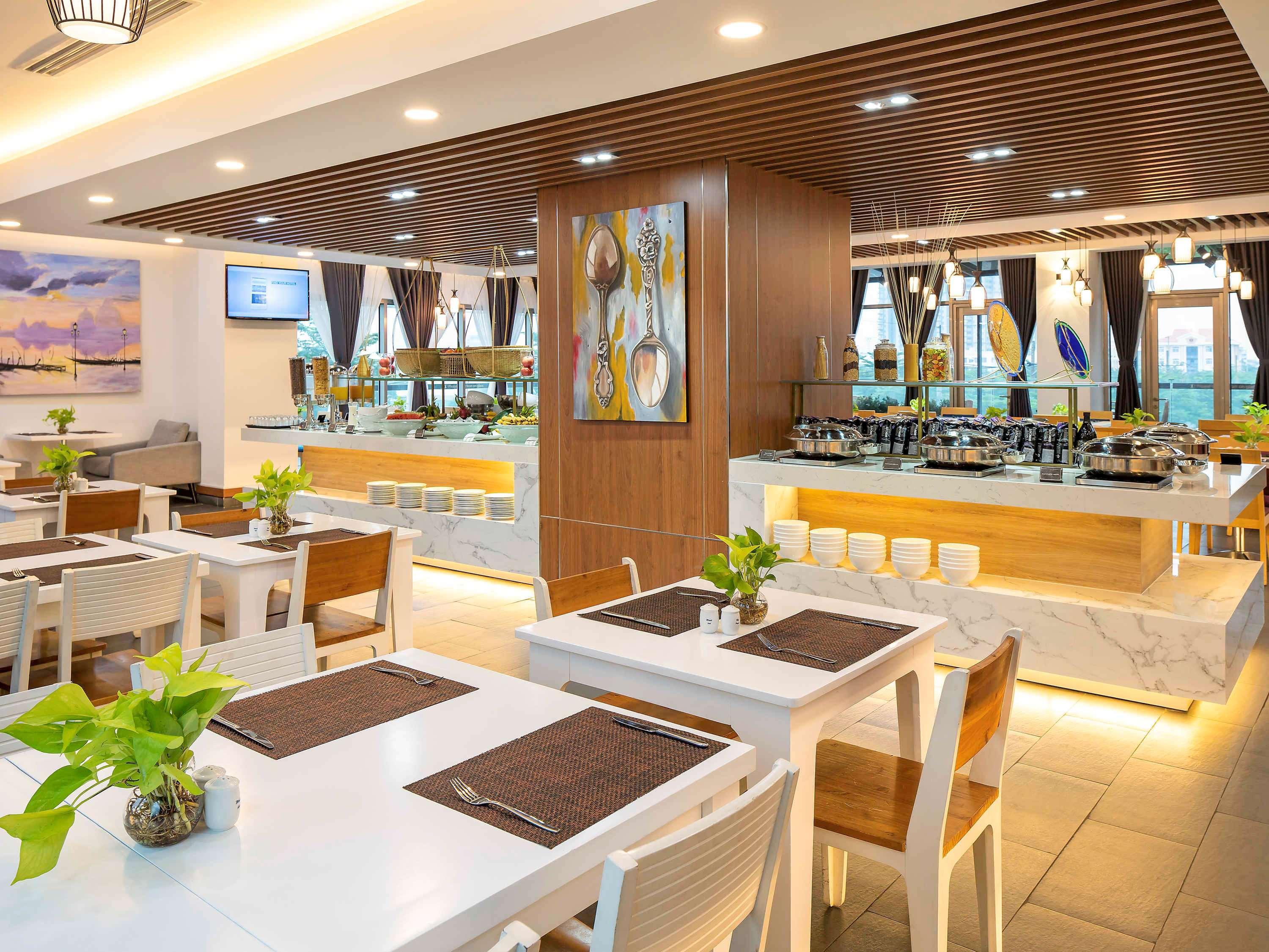 Ibis Saigon South Khách sạn