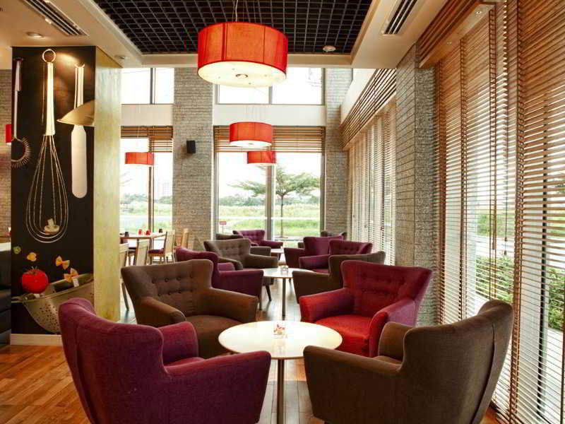 Khách sạn Ibis Saigon South 3*