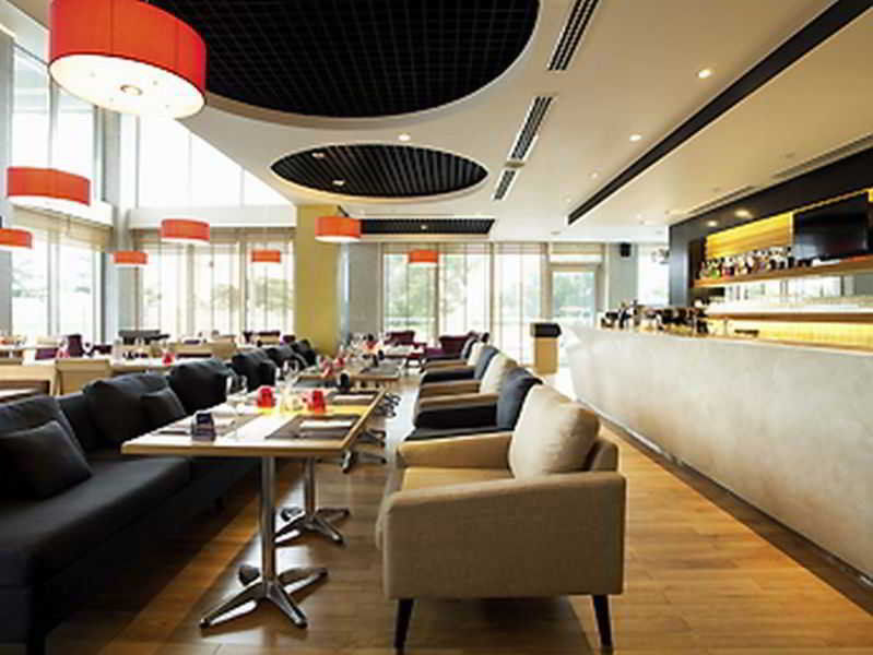 Khách sạn Ibis Saigon South