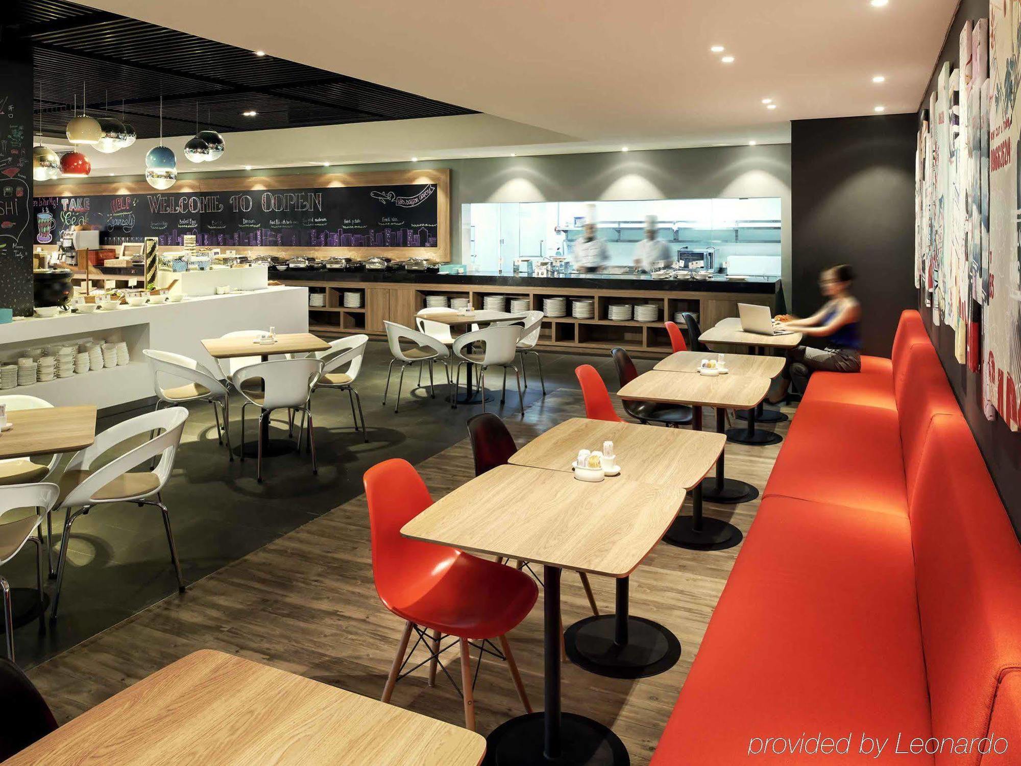 Ibis Saigon South Khách sạn 3*