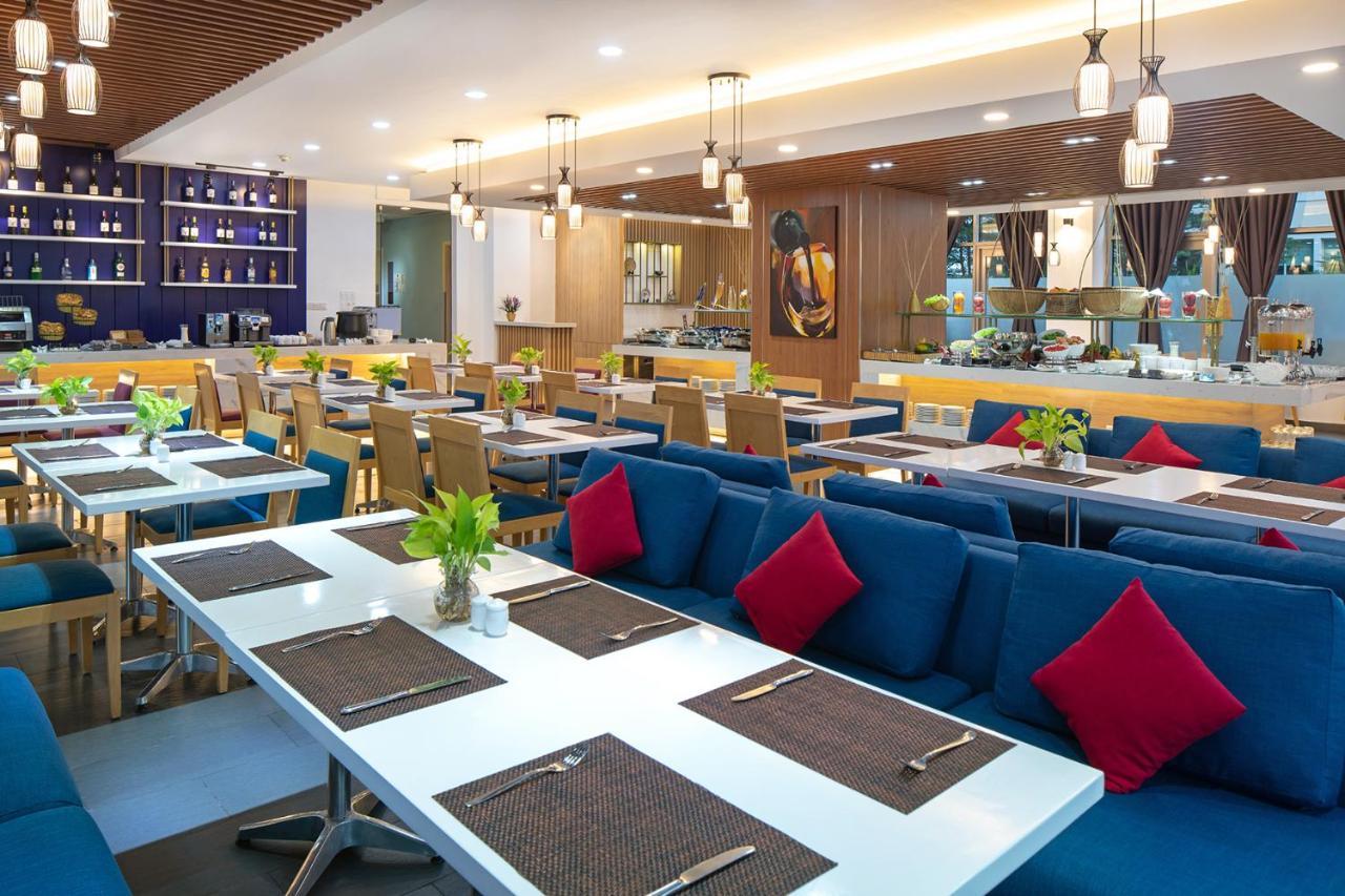 Ibis Saigon South Khách sạn 3*